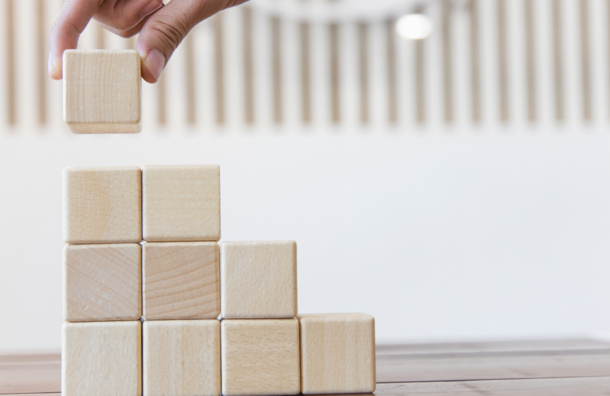 What are the engagement models of a fractional CMO, and how do they work?